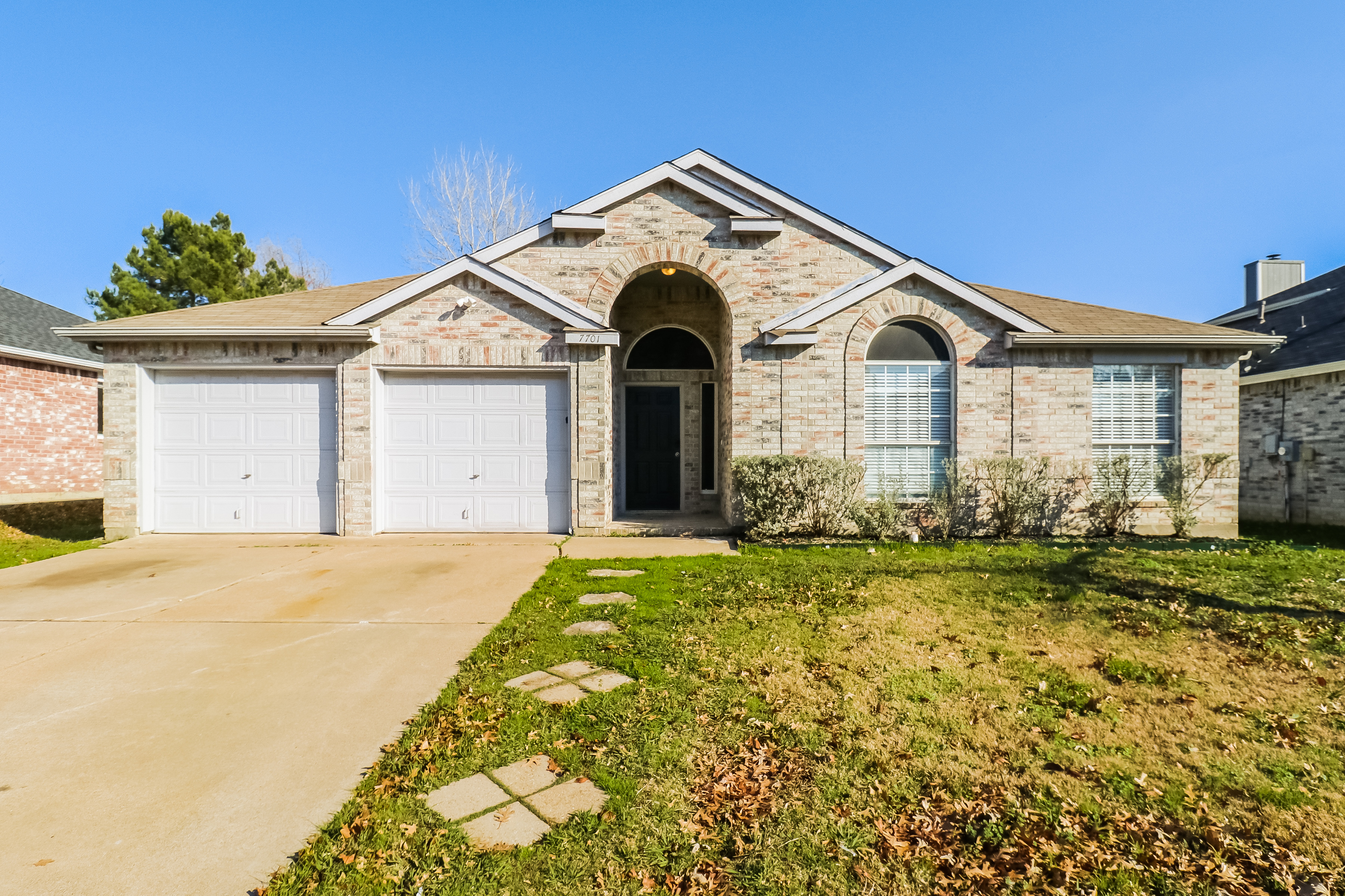 7701 Amsterdam Ln Arlington, TX 76002